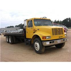 2000 INTERNATIONAL 4900 T/A ROLLBACK