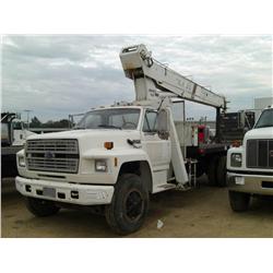 1989 FORD F800 S/A BOOM TRUCK