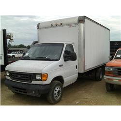 2004 FORD E450 VAN TRUCK