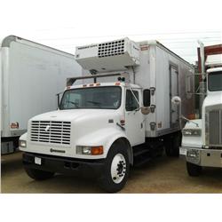 2000 INTERNATIONAL 4700 S/A REEFER VAN TRUCK