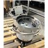 Image 4 : (2) NTN #N25 Vibratory Bowl Feeders 50/60Hz 200V 1.8A