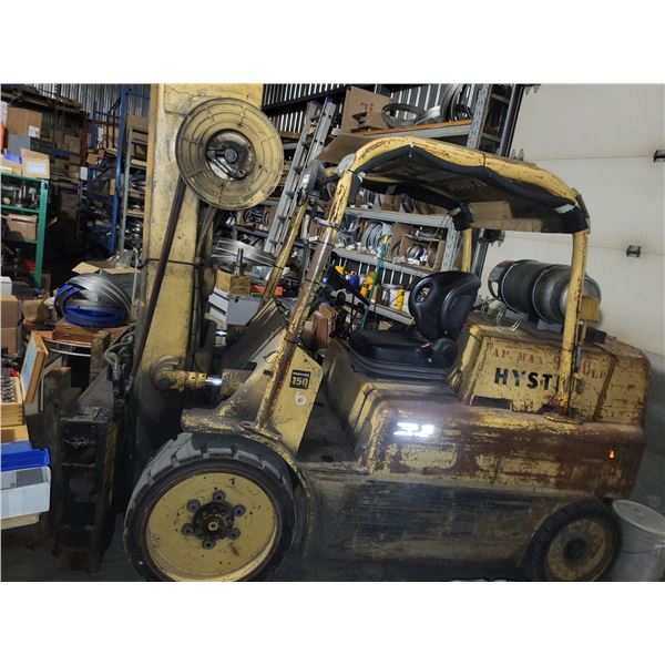 HYSTER FORK LIFT 10000Lbs with fork opening 10 feet wide (new Brakes and camera)
