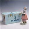 Image 4 : Lladro Porcelain Figurine Josepha Feeding Duck 01005201