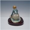 Image 2 : Lladro Porcelain Figurine, Feeding the Ducks 1004849 with Base