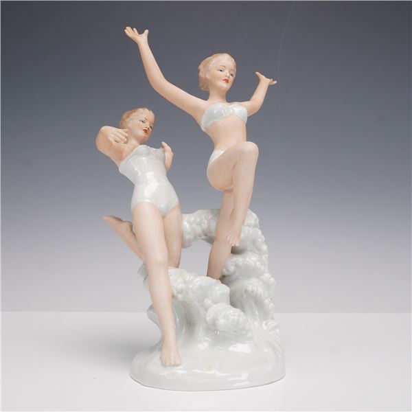 Wallendorf Porcelain Figurine, Two Girls in The Surf