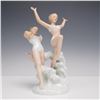 Image 1 : Wallendorf Porcelain Figurine, Two Girls in The Surf