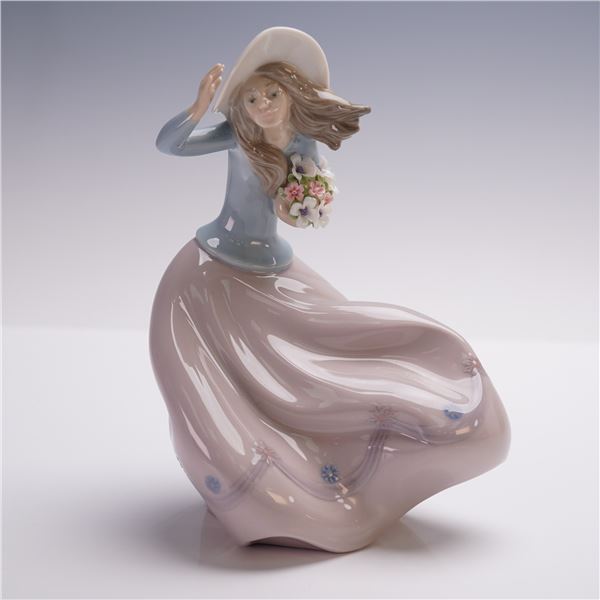 Lladro Porcelain Figurine Blustery Day 01005588