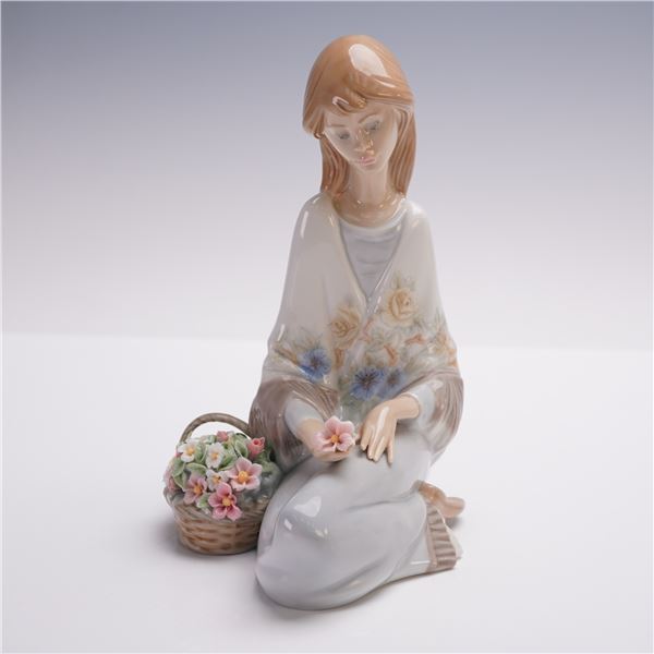 Lladro Porcelain Figurine Flower Song 01007607