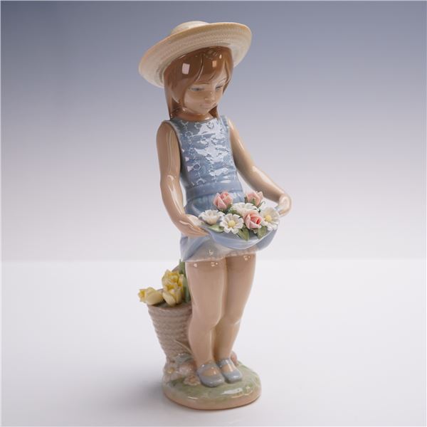 Lladro Porcelain Figurine My Flowers 01001284
