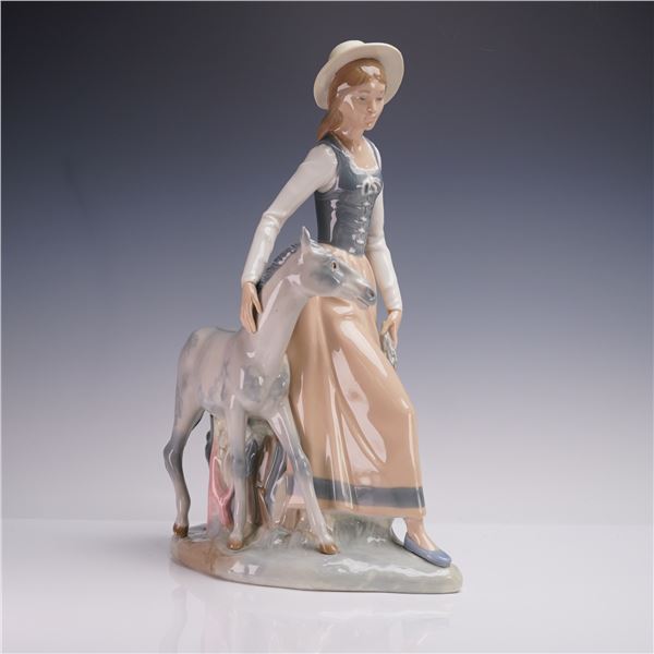 Zaphir Porcelain Figurine, Feeding My Colt 584