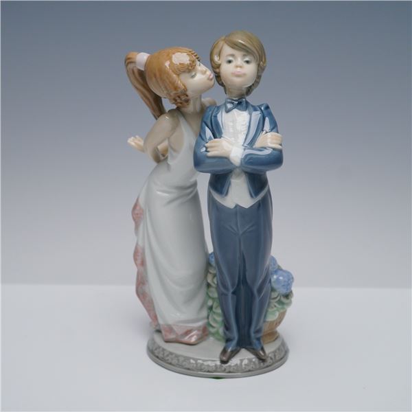 Lladro Figurine, Let's Make Up 1005555