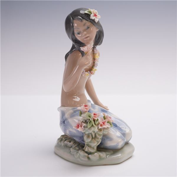 Lladro Porcelain Figurine In a Tropical Garden 01001479