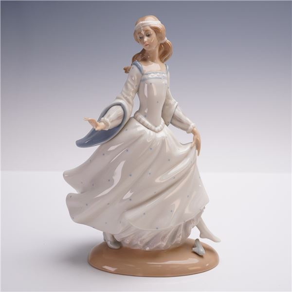 Lladro Porcelain Figurine, Cinderella 1004828