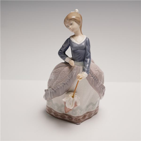Lladro Porcelain Figurine, Evita 01005212