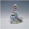 Image 1 : Lladro Porcelain Figurine, Goose Trying to Eat 1005034 with Base
