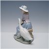 Image 2 : Lladro Porcelain Figurine, Goose Trying to Eat 1005034 with Base