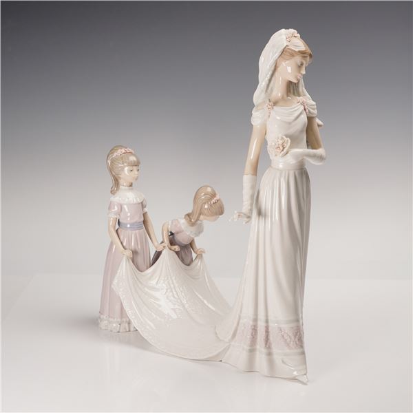 Lladro Porcelain Figurine, Here Comes the Bride 1001446