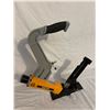 Image 1 : Bostitch Flooring Tool