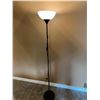 Image 1 : Modern Floor Lamp