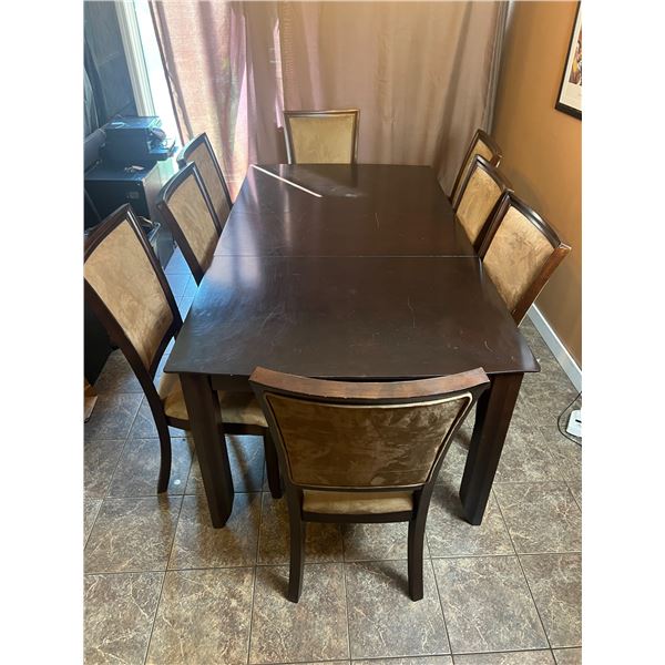 Kuolin Dining Table & Chairs