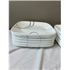 Image 2 : Corelle Dish Set
