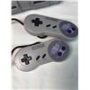 Image 2 : Super NES Control Deck & Controllers