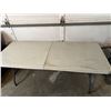 Image 2 : 6' Folding Table