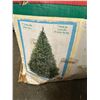 Image 2 : 7' Lakeville Pine Tree