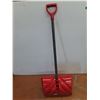 Image 3 : **Snow Shovel, Pitchfork