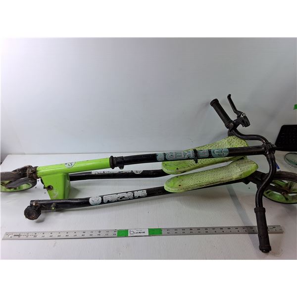 Yvolution Fliker F5 Scooter Green - Wheel(s) Stuck As Is  -  PICK UP