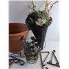 Image 2 : *Planters, Brackets, Artificial Bouquet Decor - Pickup Preferred