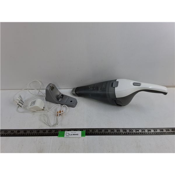 17″ Black and Decker Handheld Cordless Vacuum Works