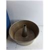 Image 4 : Tag Along Cooler 11" x 9" x 11", Bundt Baking Dish