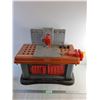 Image 1 : Fisher Price Toy Work Bench - , 27" x 22" x 12"  -  PICK UP ONLY