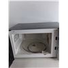 Image 4 : Hamilton Beach Microwave - As Is CANNOT SHIP