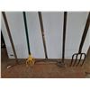 Image 2 : **(5) Gardening Tools-Posthole Auger, Rakes, Pitchfork, Cannot Ship