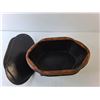 Image 2 : Wooden Footed Storage Container 14" x 9" x 11"
