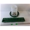 Image 1 : Free Range 7 Lb. Hanging Feeder & Chick Feeder