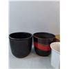 Image 4 : (3) Ceramic Flower Pots & (2) Plastic Flower Pots