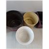 Image 6 : (3) Ceramic Flower Pots & (2) Plastic Flower Pots