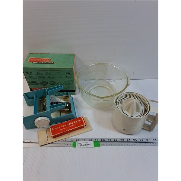 Food Cutter Set, Braun Citrusomatic, Glass Mixing Bowl (Has Chip)