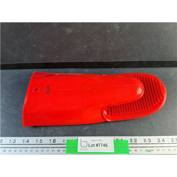 Orka Silicone Oven Mitt