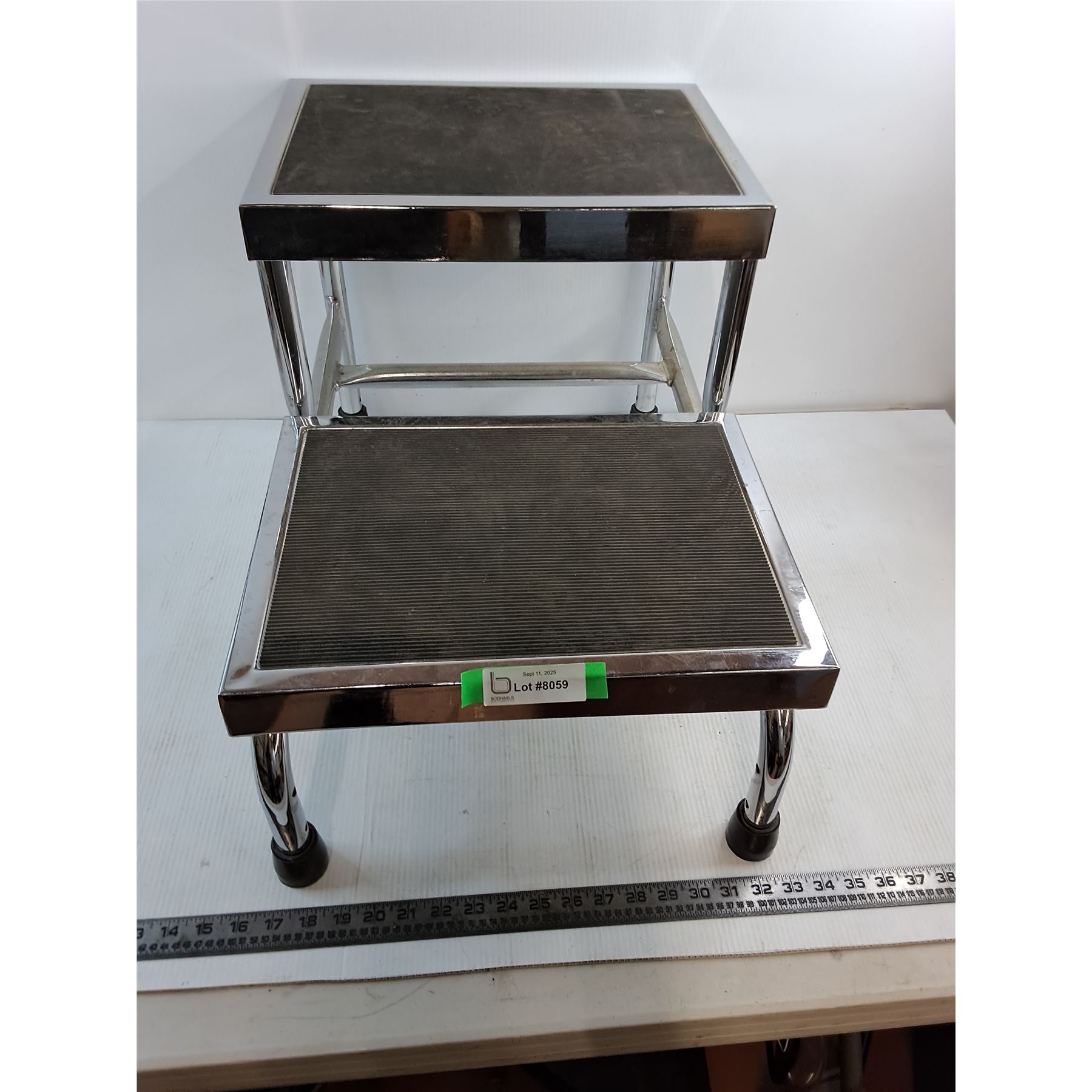 * Metal 2-Step Riser - 25x16x16