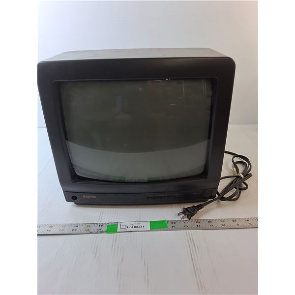 Sanyo Tube TV- Powers On 14" x 15" x 12"  -  PICK UP