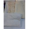Image 3 : Lot: (5) Tablecloths & Apron
