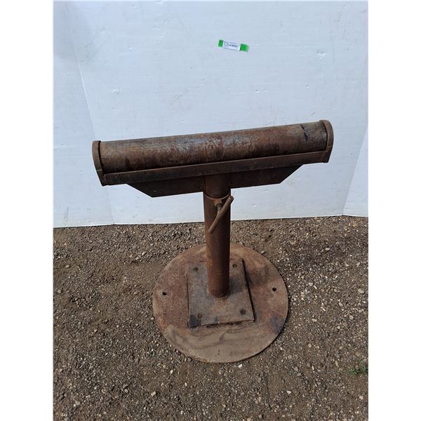 ** Roller Stand 25" x 31", Cannot Ship