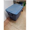Image 3 : **Plastic Storage Tote with Lid 23" x 18" x 17", Cannot Ship