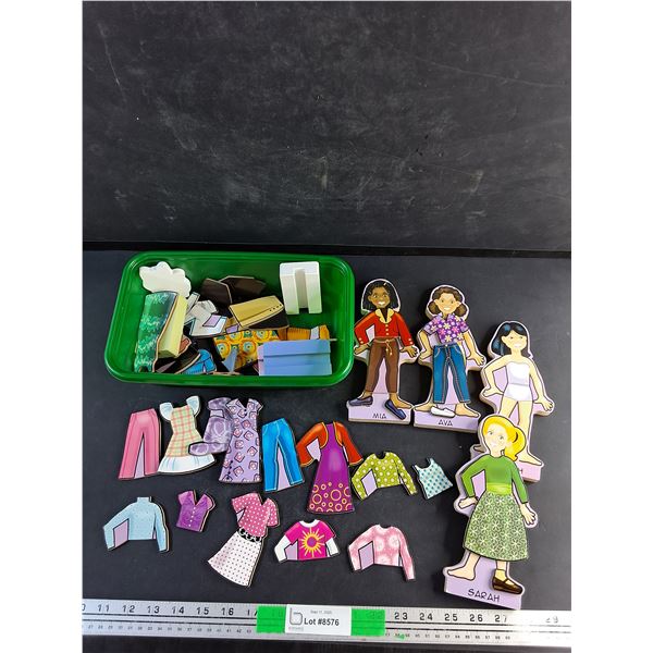 Magnetic Dress Up Dolls, Plastic Container