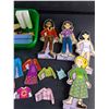 Image 3 : Magnetic Dress Up Dolls, Plastic Container
