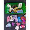 Image 5 : Magnetic Dress Up Dolls, Plastic Container